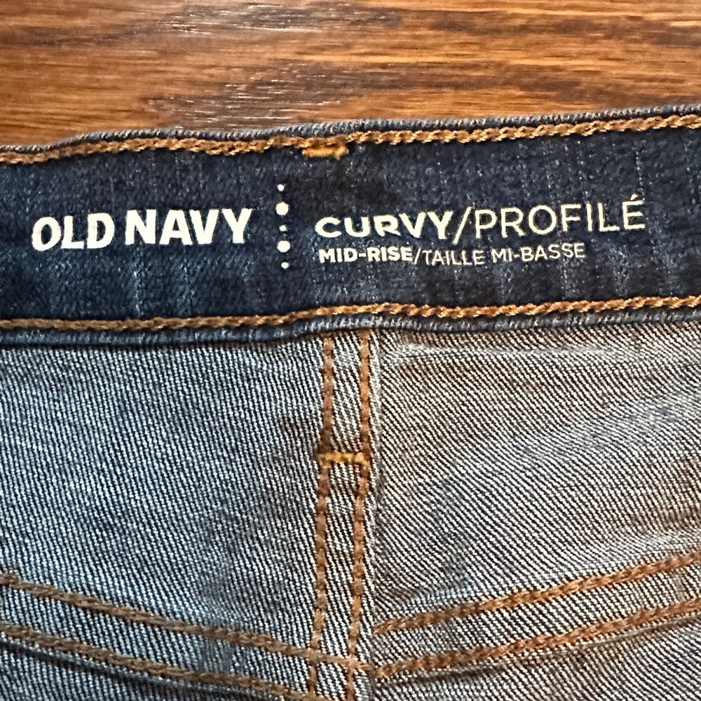 Old Navy Women's Curvy Mid-Rise Jeans in Dark Blue - Picture 2 of 5